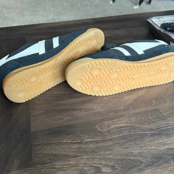 Gola Black and White Athletic Shoes - Picture 4 of 5